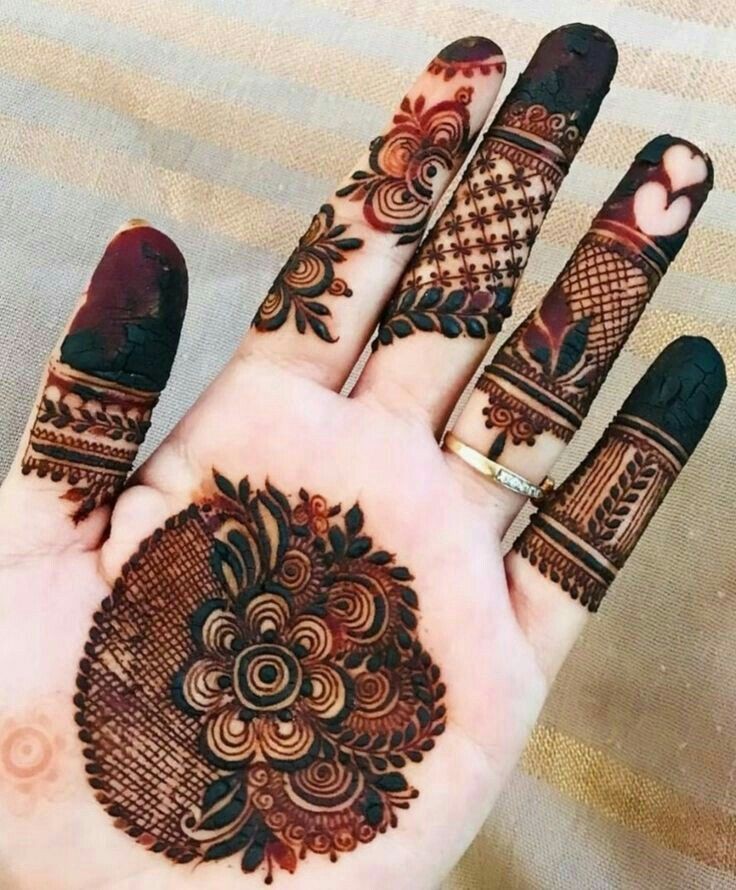 front-hand-simple-mehndi-design-karva-chauth