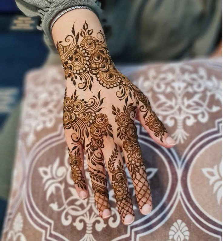 front-mehndi-design-easy-and-beautiful-back-hand-images front-mehndi-design-easy-and-beautiful-back-hand-images