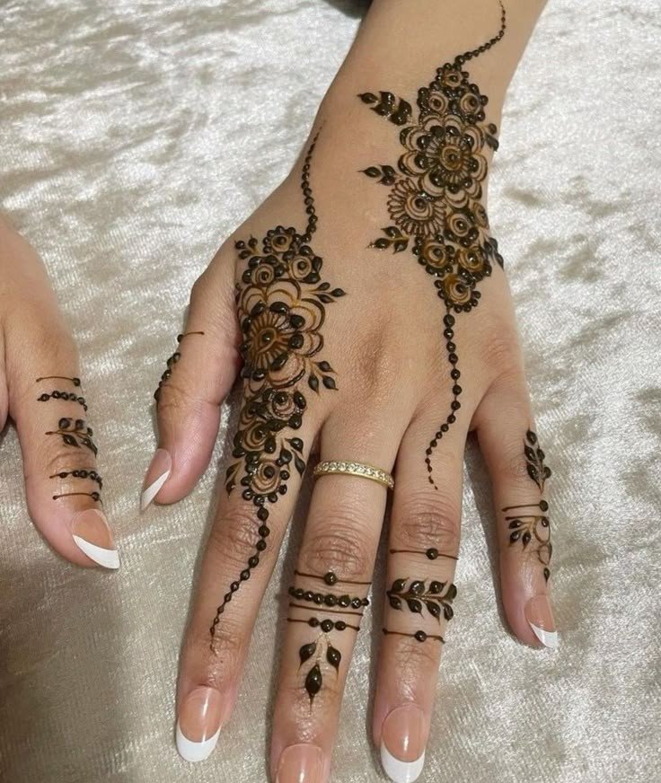 front-mehndi-design-easy-and-beautiful-for-girl front-mehndi-design-easy-and-beautiful-for-girl