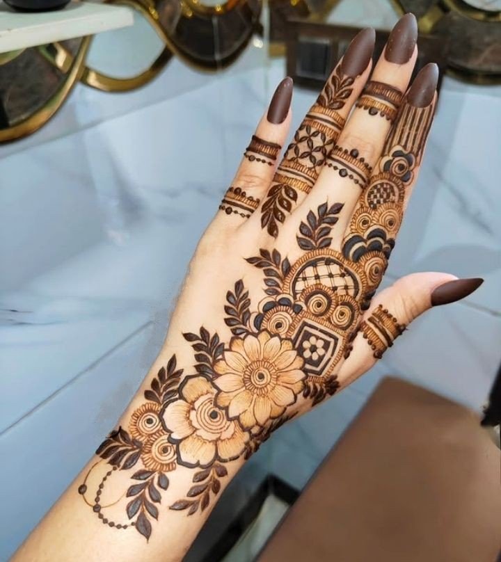 full-hand-mehndi-design-aesthetic full-hand-mehndi-design-aesthetic