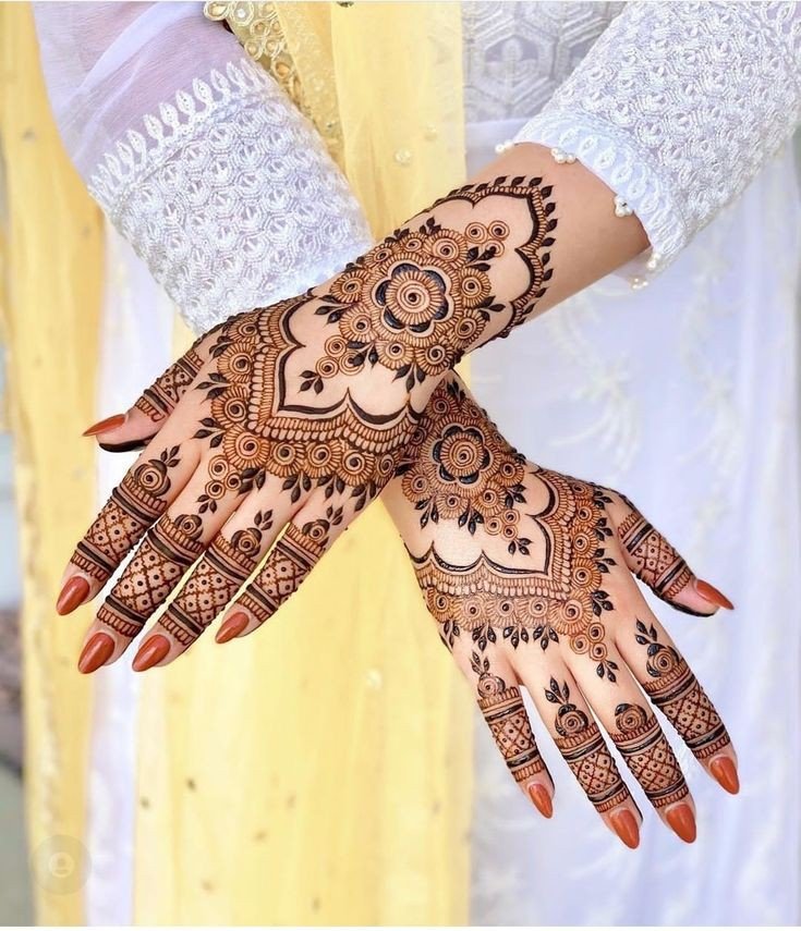 instagram-punjabi-royal-front-hand-mehndi-design instagram-punjabi-royal-front-hand-mehndi-design