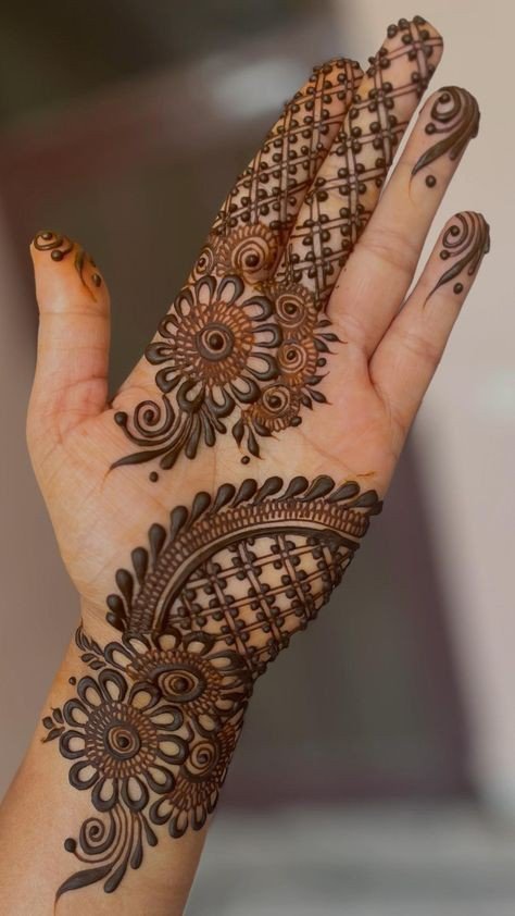 instagram-punjabi-royal-front-hand-mehndi-design instagram-punjabi-royal-front-hand-mehndi-design