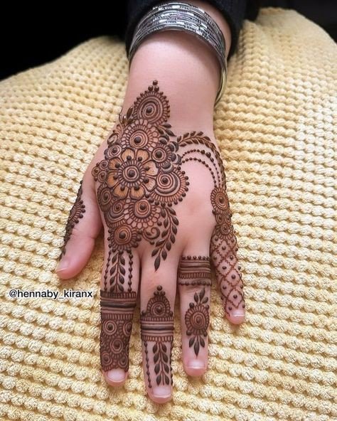 mehndi-design-easy-and-beautiful-arabic-back-hand mehndi-design-easy-and-beautiful-arabic-back-hand