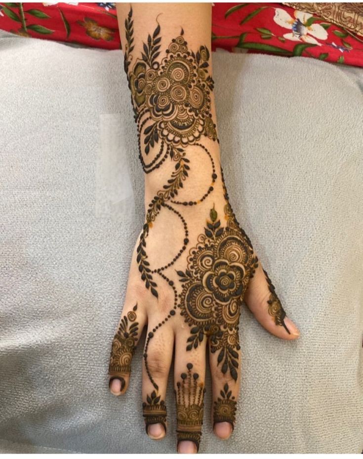 mehndi-design-easy-and-beautiful-back-hand-arabic-finger