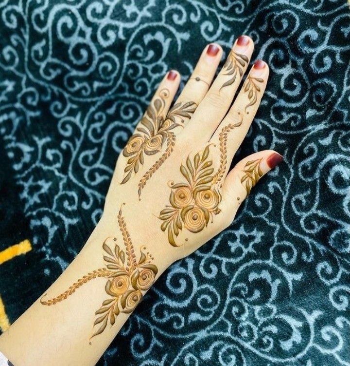 mehndi-design-easy-and-beautiful-for-front-hand-karva-chauth mehndi-design-easy-and-beautiful-for-front-hand-karva-chauth