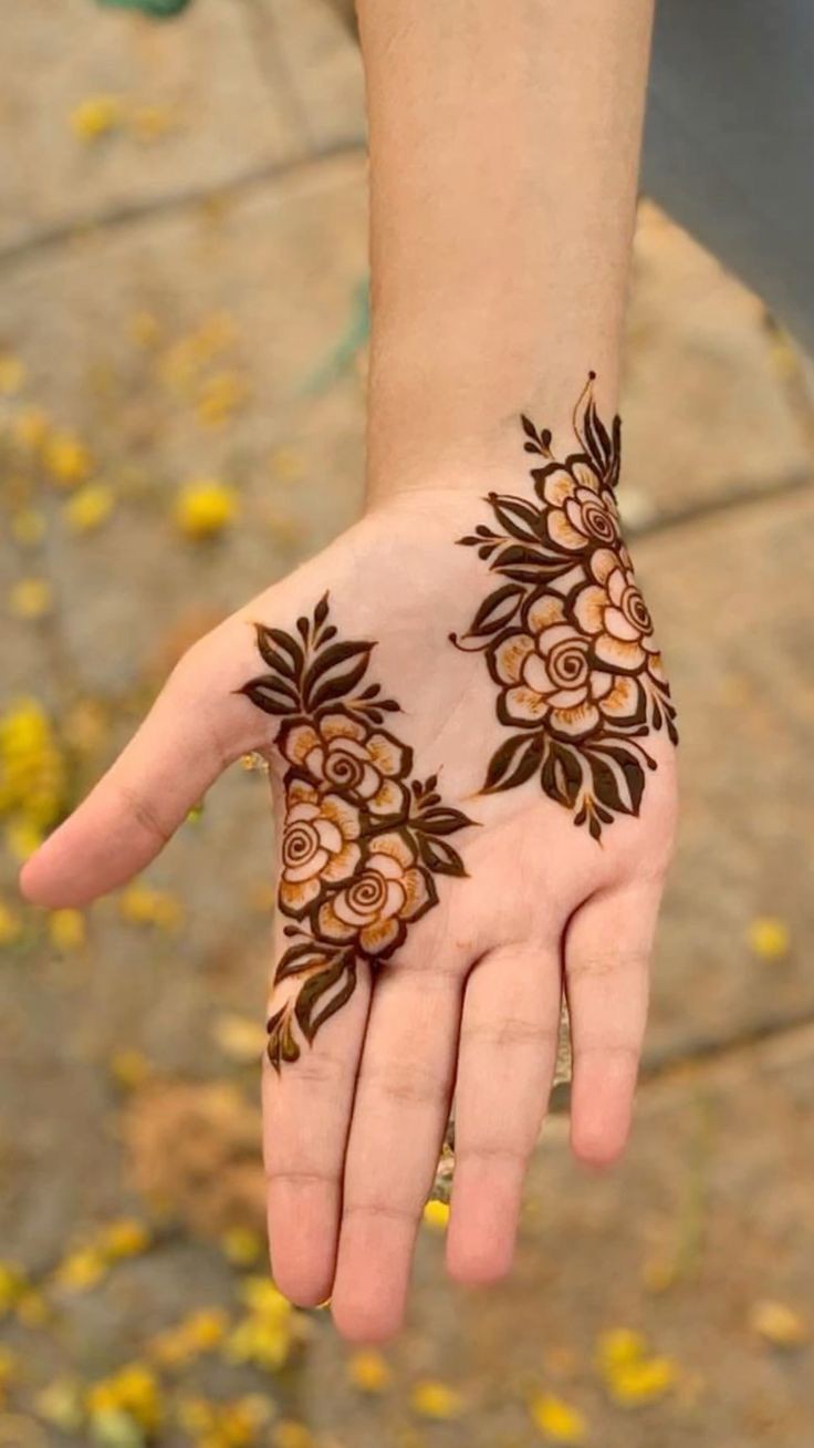 mehndi-design-karva-chauth-simple-front-hand
