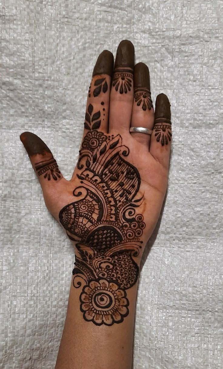 mehndi-design-on-real-hand mehndi-design-on-real-hand