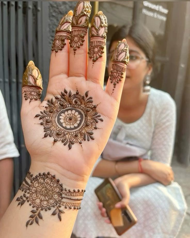 mehndi-embroidery-designs mehndi-embroidery-designs