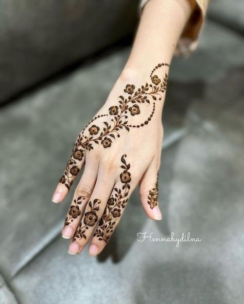 simple-mehndi-design-for-karva-chauth-front-hand simple-mehndi-design-for-karva-chauth-front-hand