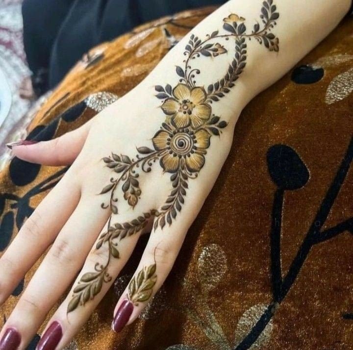 simple-mehndi-design-in-karwa-chauth simple-mehndi-design-in-karwa-chauth